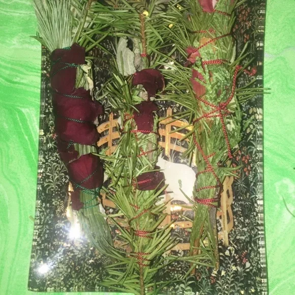 Yule botanical bouquet wand small- handmade holiday gift decor dried floral - Picture 3 of 4